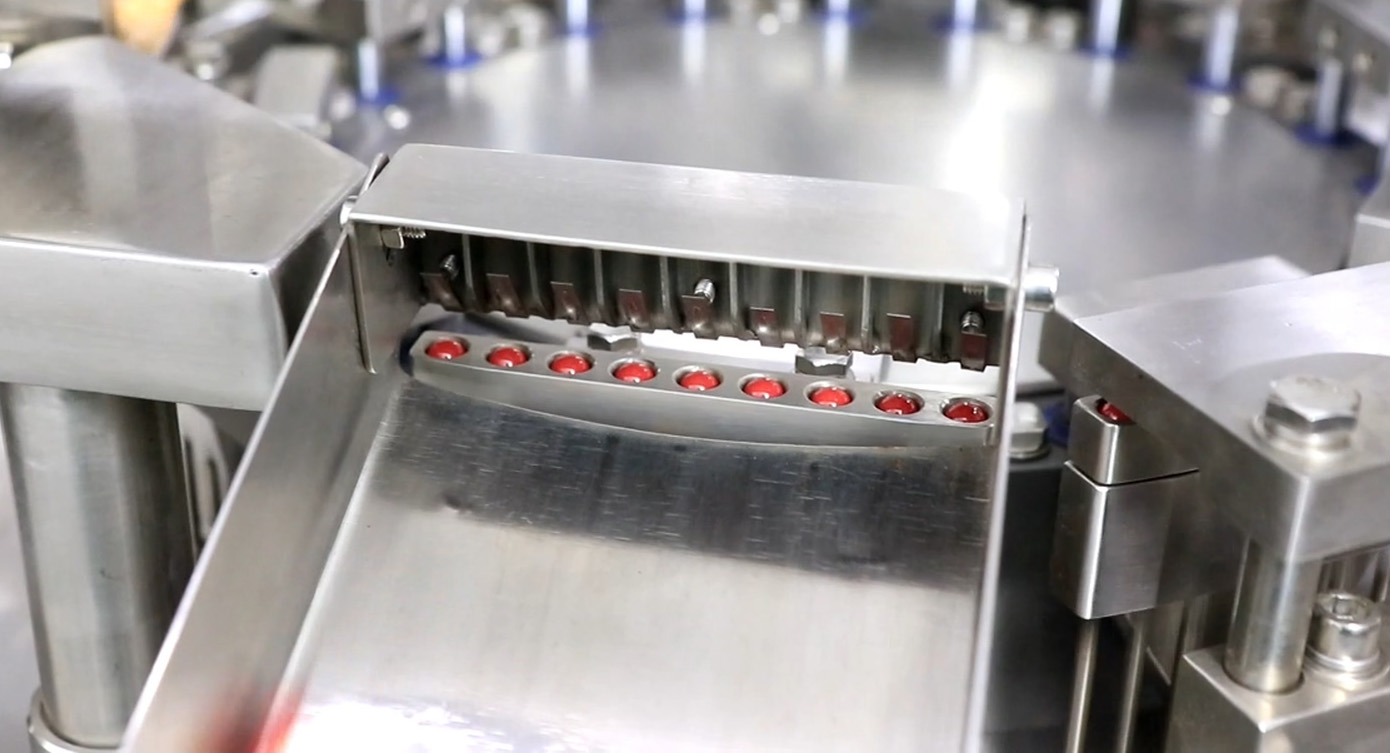 Kaps&uuml;l dolum makinesi kapatma ve deşarj