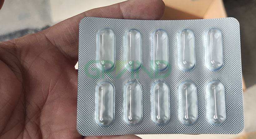 Kaps&uuml;l i&ccedil;in blister paketleme makinesi