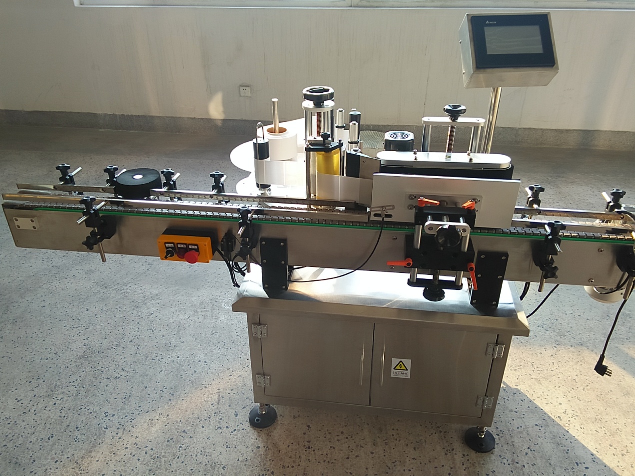 Otomatik &Ccedil;ıkartma Etiketleme Makinesi